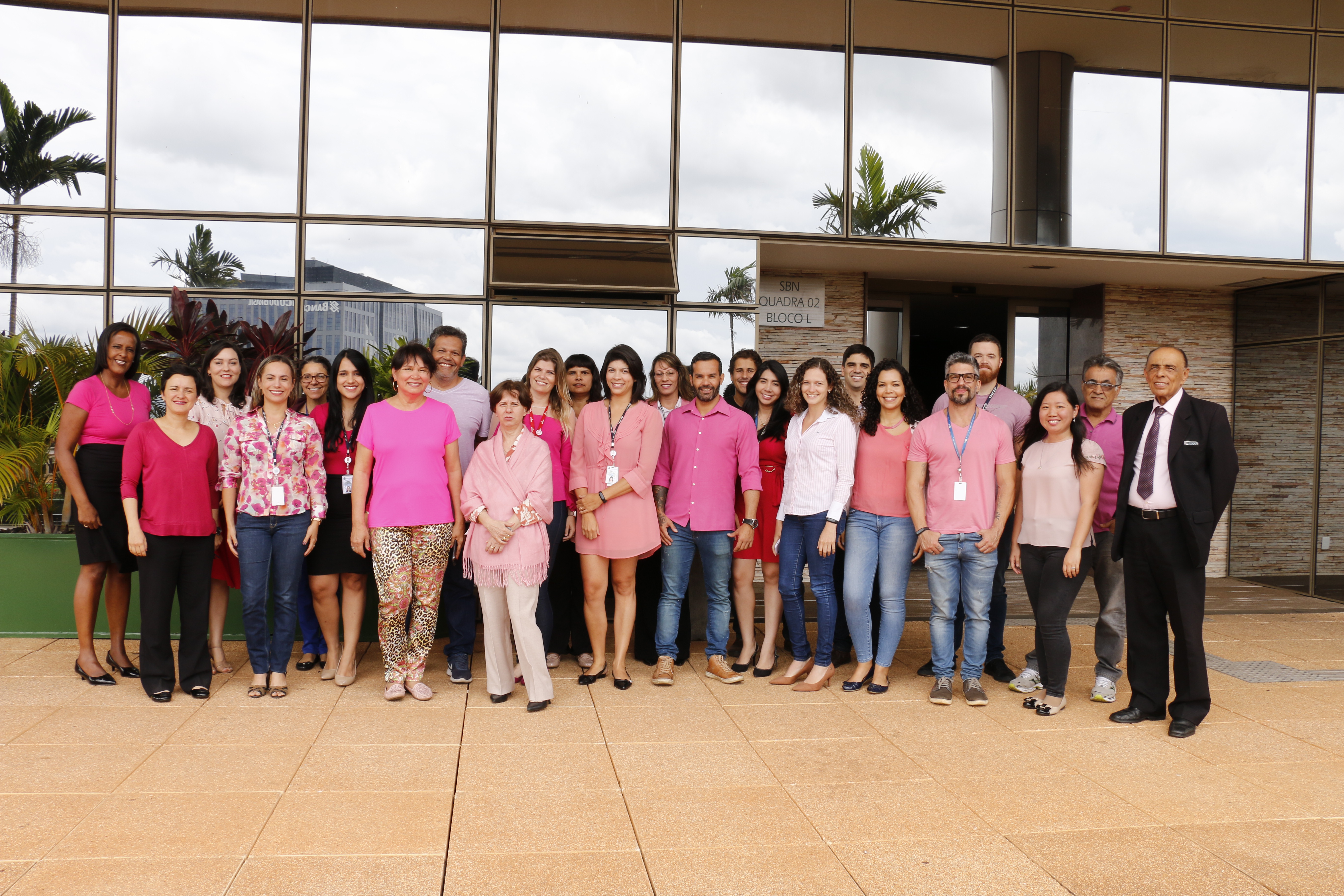 A equipe da DAV apoia o Outubro Rosa